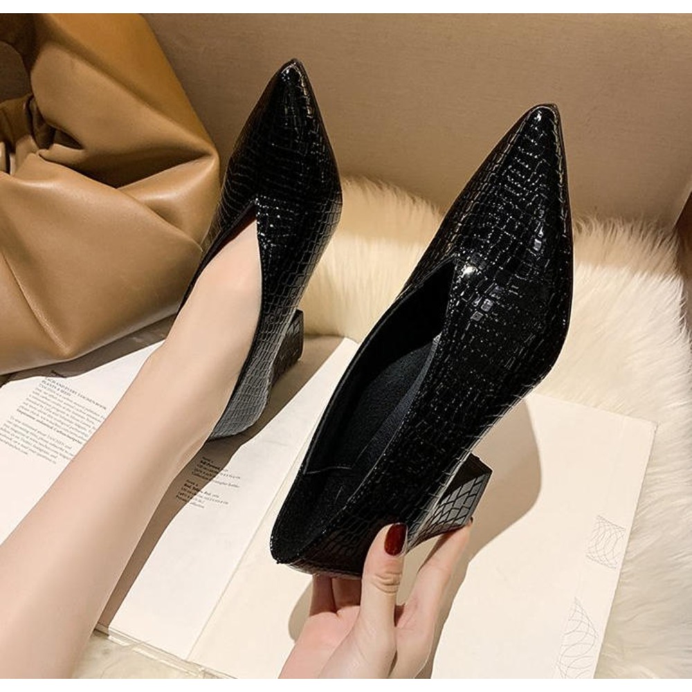 デザイナーヴィンテージブラックソフトレザーシャローポインテッ - Vintage Fashion Dresses のレビューと価格